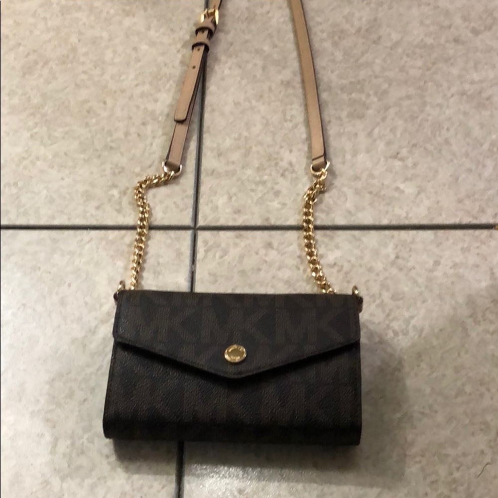 Micheal Kors crossbody wallet